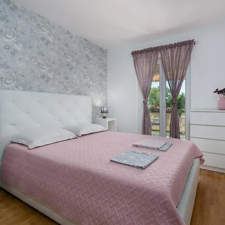 Apartment Maj Pensión *